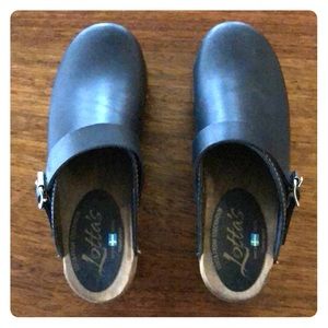 Lotta’s Black Clogs